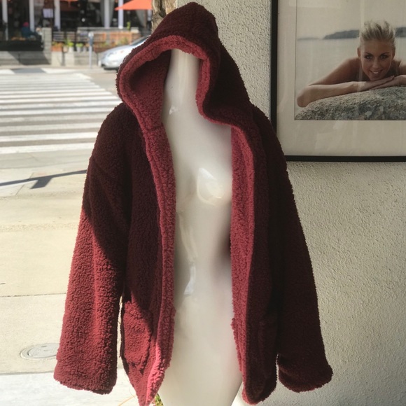 Reversible 2-tone Burgundy Hooded Sherpa Jacket - Picture 4 of 4
